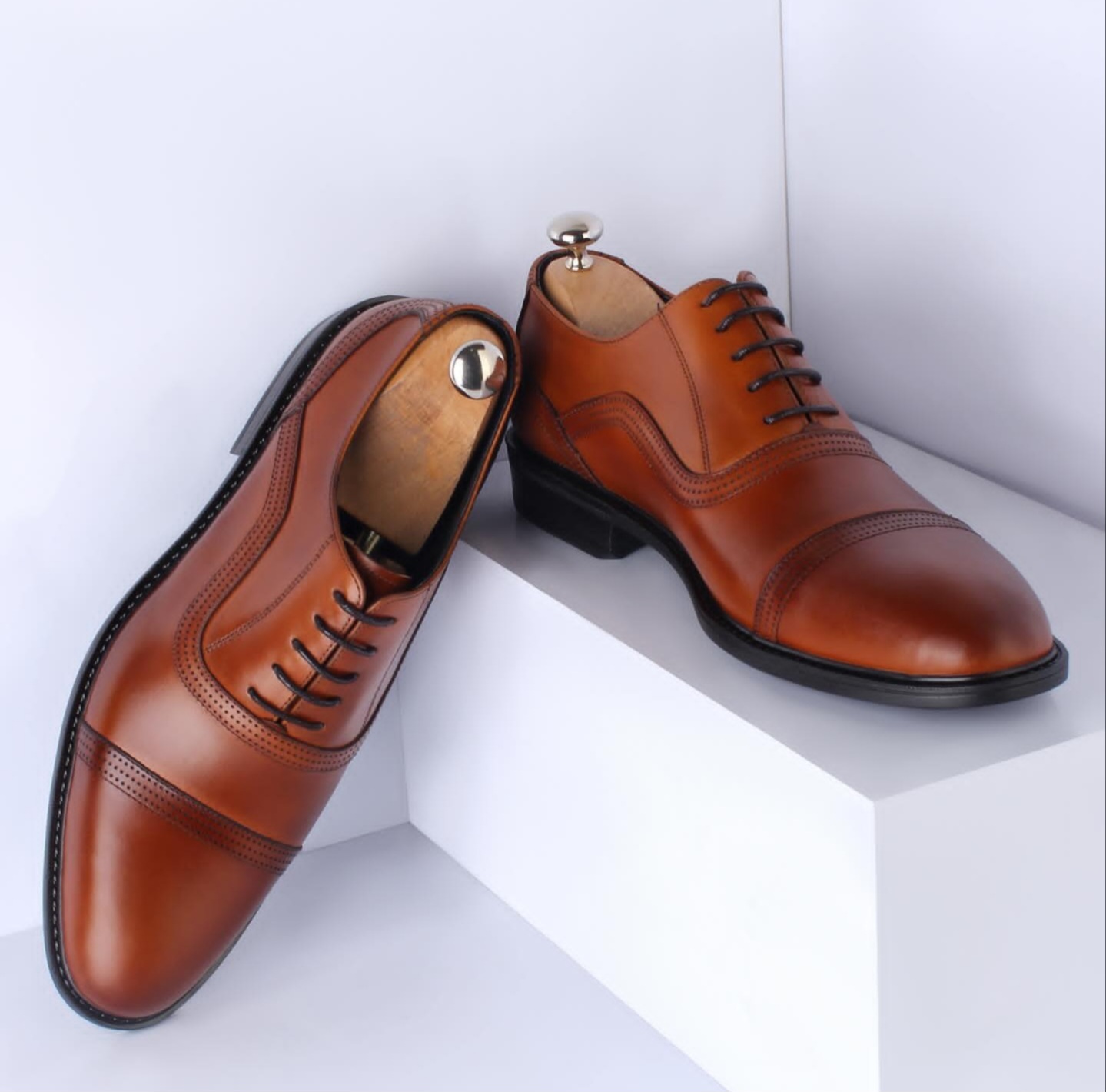 Crown cap toe